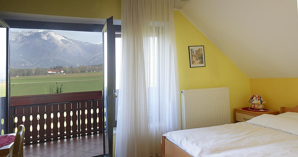 Bed And Breakfast Valjavec Kranj Exterior photo